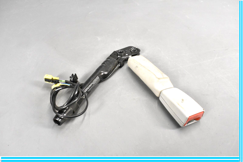 Load image into Gallery viewer, 07-14 Mercedes S550 CL550 W221 Front Left Driver Side Seat Belt Buckle Oem
