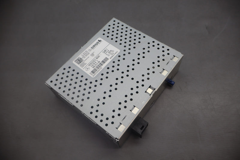 Load image into Gallery viewer, 14-19 Mercedes C117 CLA250 Sirius Satellite Radio Receiver Module Unit Oem
