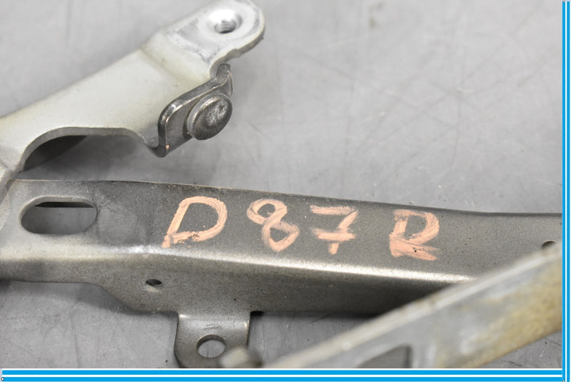 Load image into Gallery viewer, 06-11 Mercedes CLS550 CLS500 W219 Front Right Passenger Engine Hood Hinge Oem
