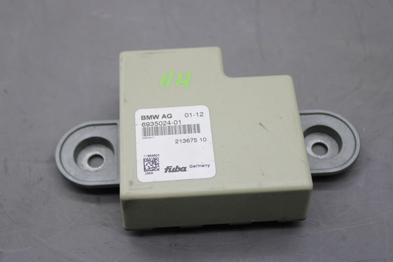Load image into Gallery viewer, 08-18 BMW 528i 535i F10 Rear Antenna Backup Control Module Unit 6935024 Oem
