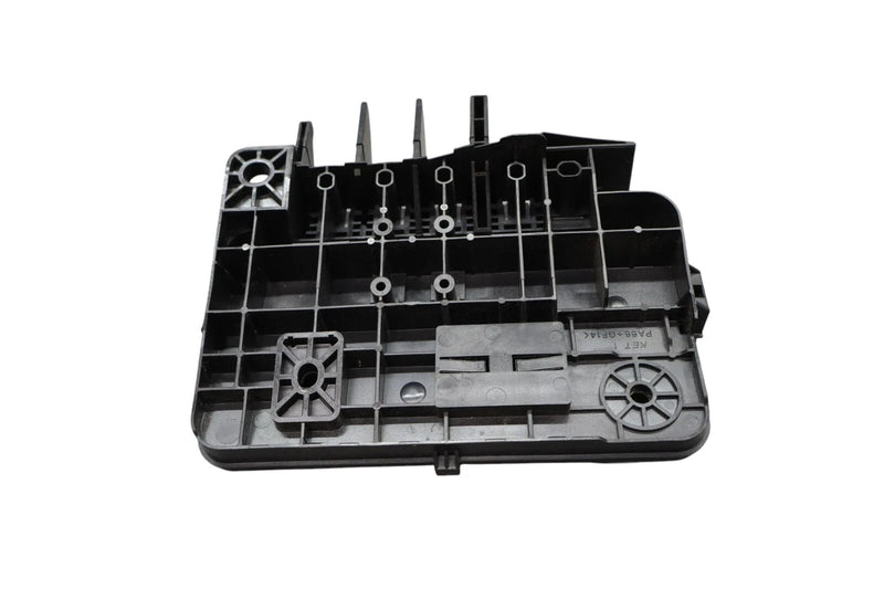 Load image into Gallery viewer, 09-16 Hyundai Equus Genesis Battery Terminal Fuse Box Junction 919403M260 Oem
