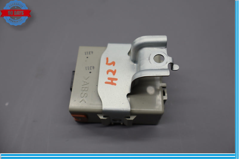 Load image into Gallery viewer, 07-12 Lexus LS460 XF40 TPMS Tire Pressure Control Module Unit 89769-50010 Oem
