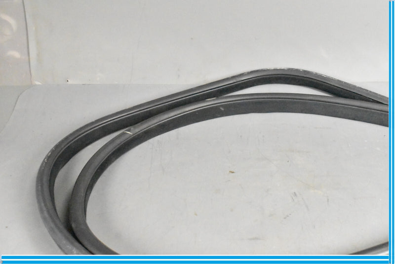 Load image into Gallery viewer, 09-13 Maserati Quattroporte M139 Front Right Door Weatherstrip Rubber Seal Oem

