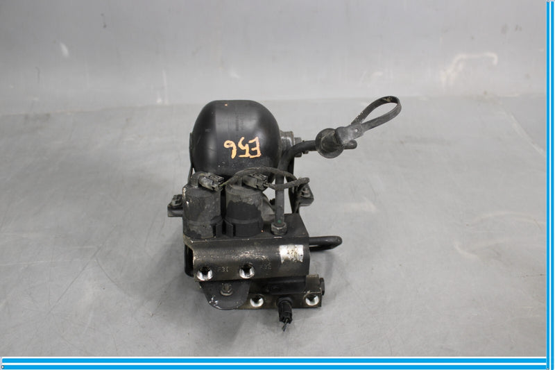 Load image into Gallery viewer, 00-06 Mercedes S500 W220 Front ABC Hydraulic Valve Block Suspension Pump Oem
