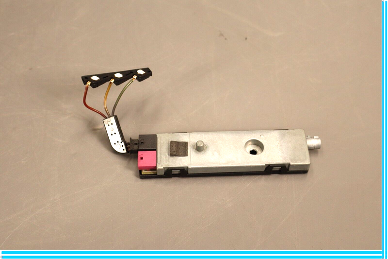Load image into Gallery viewer, 10-16 Mercedes E350 E400 E550 W212 Antenna Amplifier Amp Module Radio Oem
