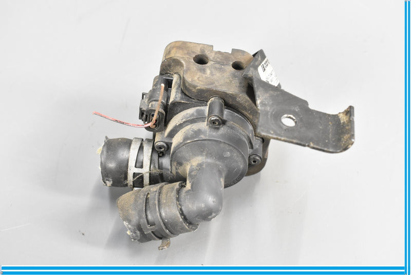 Load image into Gallery viewer, 12-18 BMW 650i 640i F12 Engine Electric Auxiliary Water Coolant Pump Oem
