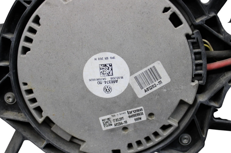 Load image into Gallery viewer, 11-17 Volkswagen VW Touareg Engine Radiator Cooling Fan Motor 7P0121207A Oem
