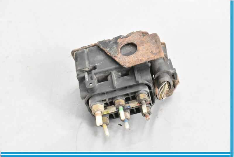 Load image into Gallery viewer, 07-13 Mercedes S550 S600 S400 W221 Air Suspension Pressure Valve Block Oem
