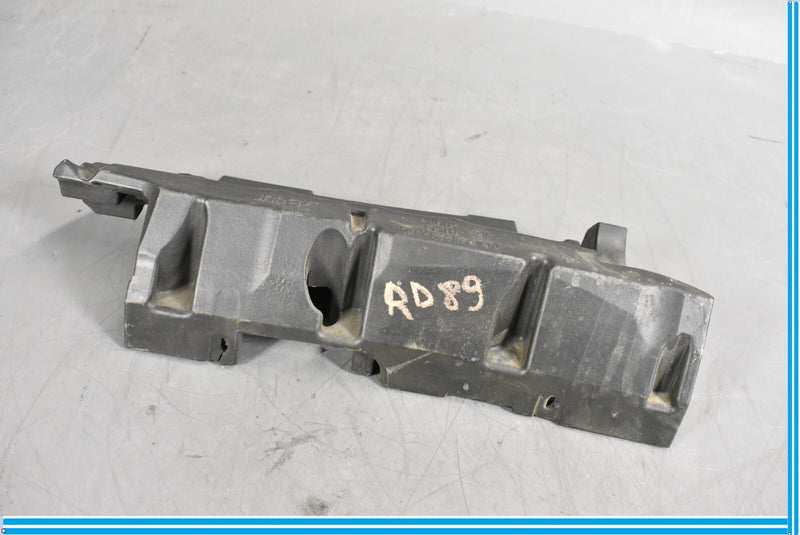 Load image into Gallery viewer, 11-20 Mercedes W218 CLS550 SL550 Right Passenger Side Air Cleaner Insulator Oem
