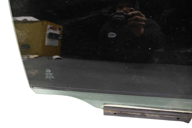 Load image into Gallery viewer, 06-11 Lexus GS300 GS350 GS430 Rear Right Side Door Window Auto Glass Oem
