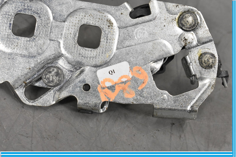 Load image into Gallery viewer, 12-18 Mercedes CLS550 CLS63 W218 Rear Trunk Lid Striker Oem
