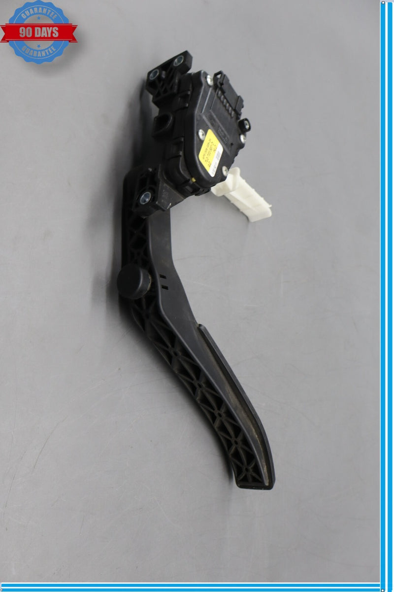Load image into Gallery viewer, 11-18 Volkswagen VW Touareg Front Lower Gas Acceleration Pedal 7L0723507D Oem
