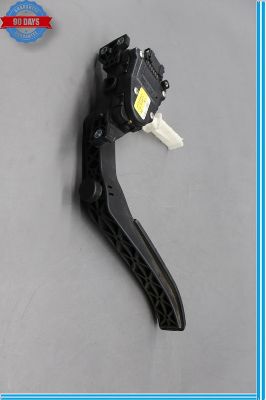 11-18 Volkswagen VW Touareg Front Lower Gas Acceleration Pedal 7L0723507D Oem