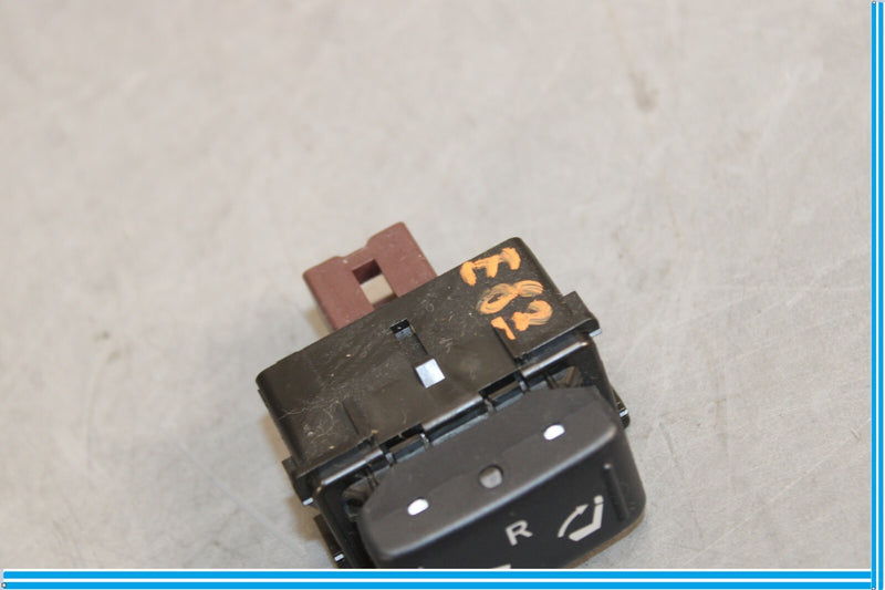 Load image into Gallery viewer, 11-17 Infiniti QX56 QX80 3rd Row Right Passenger Seat Power Folding Switch Oem
