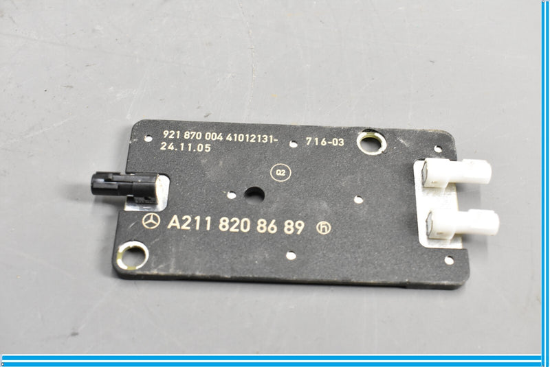 Load image into Gallery viewer, 03-11 Mercedes CLS550 E350 SLK350 Antenna Radio Amplifier Booster Module Oem
