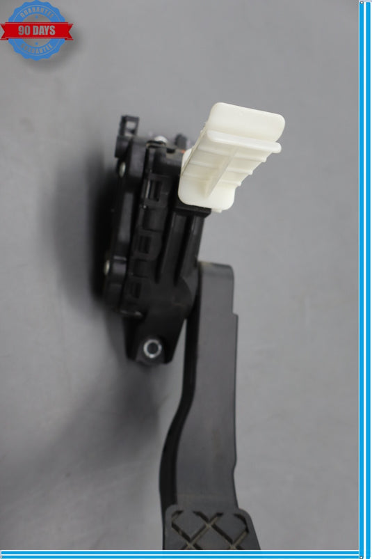 11-18 Volkswagen VW Touareg Front Lower Gas Acceleration Pedal 7L0723507D Oem