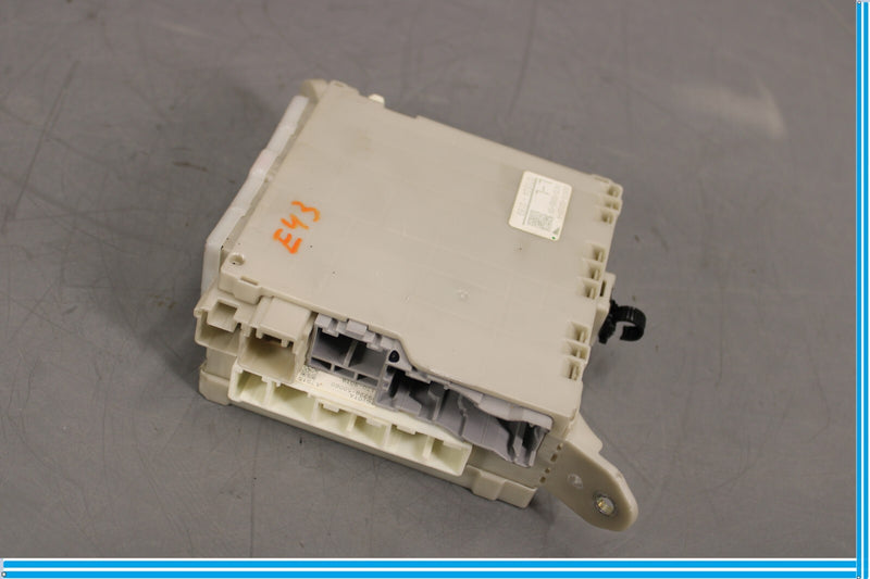 Load image into Gallery viewer, 07-09 Lexus LS460 Rear Trunk Fuse Relay Junction Box Module 8267050120 Oem
