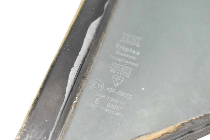 Load image into Gallery viewer, 84-91 Jaguar XJS Front Left Driver Side Door Quarter Window Glass BD440941 Oem
