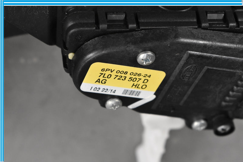 Load image into Gallery viewer, 11-18 Volkswagen VW Touareg Front Lower Gas Acceleration Pedal Oem

