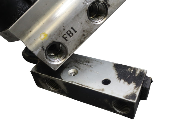 Load image into Gallery viewer, 03-06 Mercedes R230 SL500 SL600 Front Hydraulic Suspension Valve Block Oem
