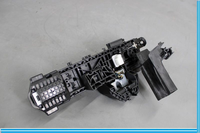 Load image into Gallery viewer, 14-19 Mercedes W117 CLA250 Front Right Side Exterior Door Handle Black Oem
