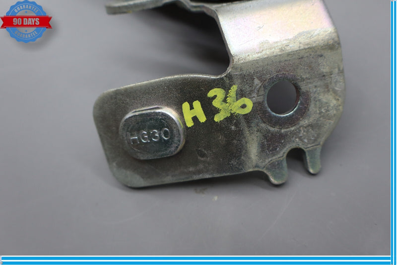 Load image into Gallery viewer, 07-12 Lexus LS460 Rear Left Or Right Side Center Seat Belt Buckle 1046971 Oem
