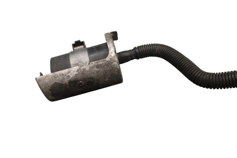Load image into Gallery viewer, 14-17 Maserati Ghibli M157 Fuel Vapor Canister Leak Detection Pump W/ Hose Oem

