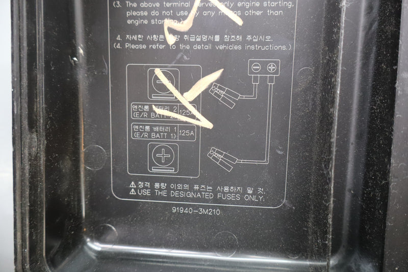 Load image into Gallery viewer, 11-13 Hyundai Equus Engine Fuse Relay Junction Box Cover 91940-3M210 Oem
