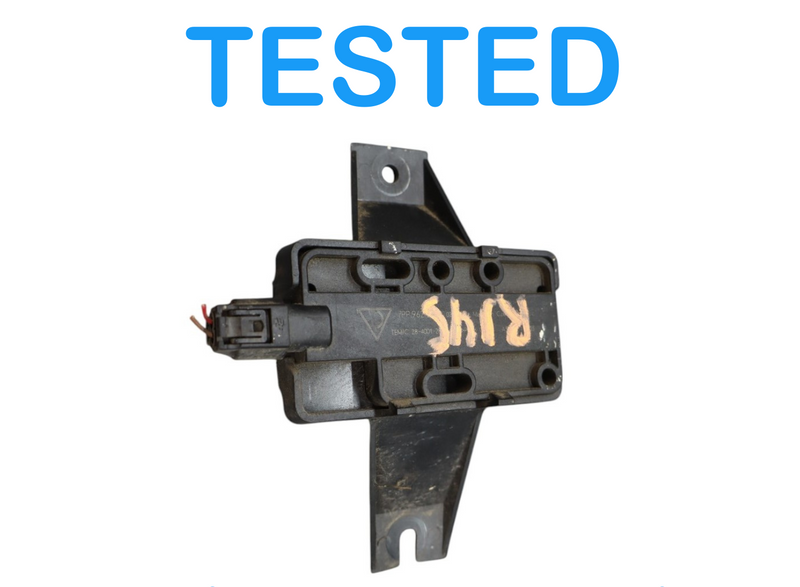 Load image into Gallery viewer, 11-18 Porsche Cayenne 958 Keyless Control Module Antenna Sensor w/ Bracket Oem
