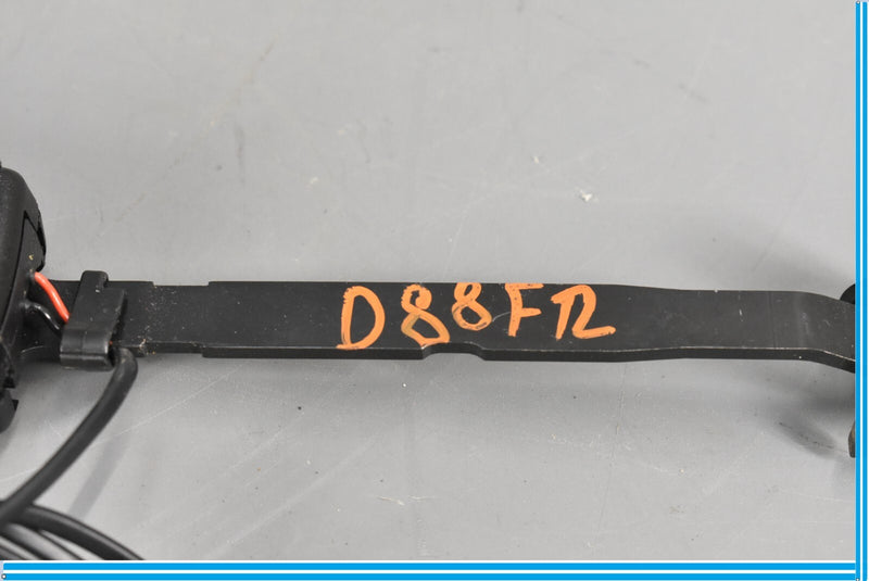 Load image into Gallery viewer, 04-08 Maserati Quattroporte Front Right Seat Belt Buckle Latch Black Oem
