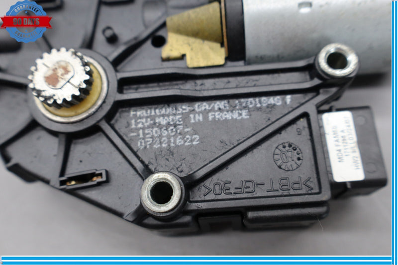 Load image into Gallery viewer, 03-13 Maserati Quattroporte M139 Upper Sunroof Moon Roof Motor Oem
