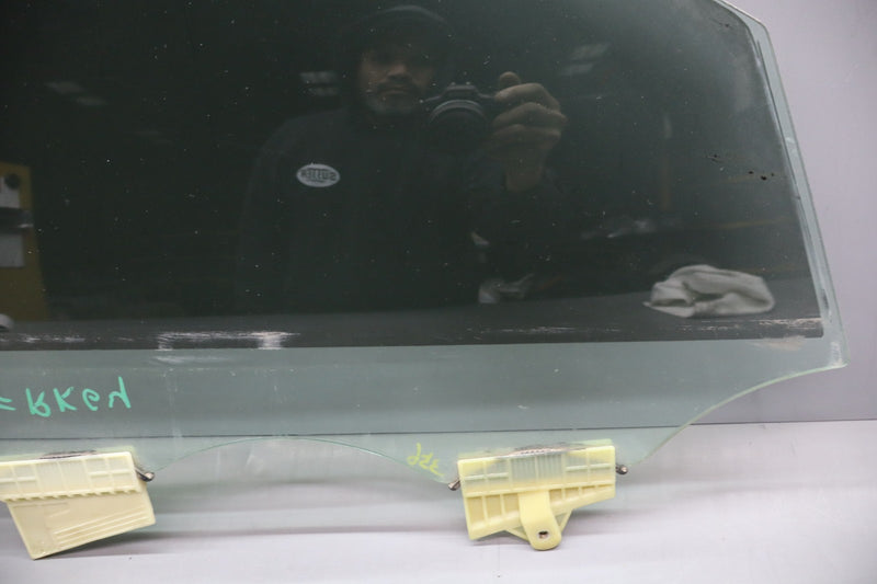 Load image into Gallery viewer, 15-16 Hyundai Genesis Front Right Passenger Side Door Window Auto Glass Oem
