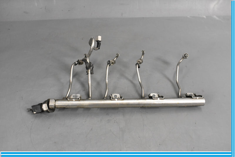 Load image into Gallery viewer, 09-12 BMW 750Li 750i F01 F02 High Pressure Fuel Injector Rail Oem
