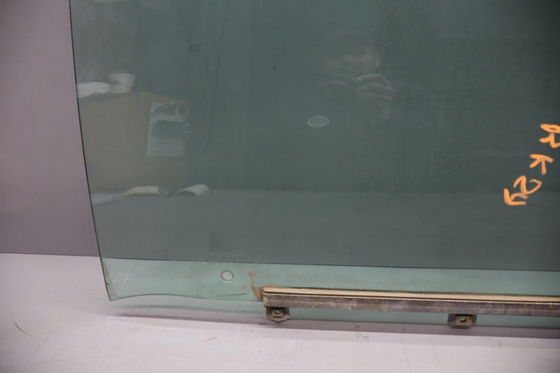 Load image into Gallery viewer, 90-02 Mercedes R129 SL500 SL320 Front Right Passenger Side Door Window Glass Oem
