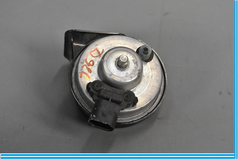 Load image into Gallery viewer, 12-18 BMW 650i 640i F12 High Note Tone Horn Signal Oem
