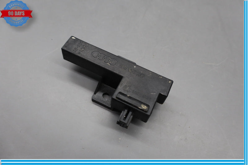Load image into Gallery viewer, 11-18 Volkswagen Touareg Rear Keyless Entry Antenna Module 8K0907247 Oem
