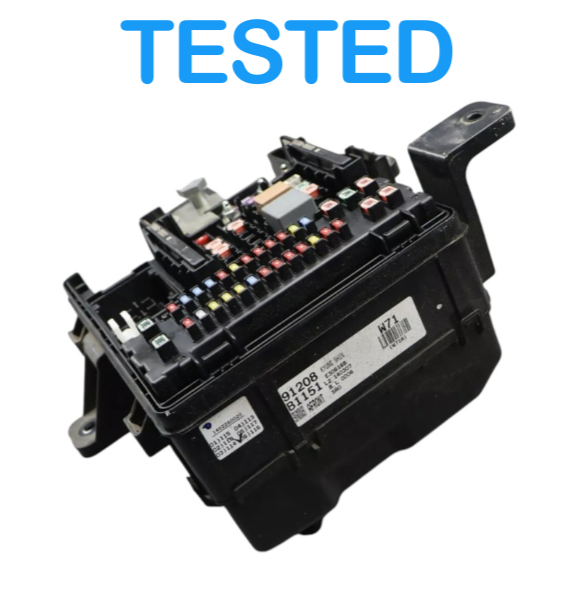 Load image into Gallery viewer, 2015 Hyundai Genesis Fuse Box Relay Control Module Unit 1898009001 OEM
