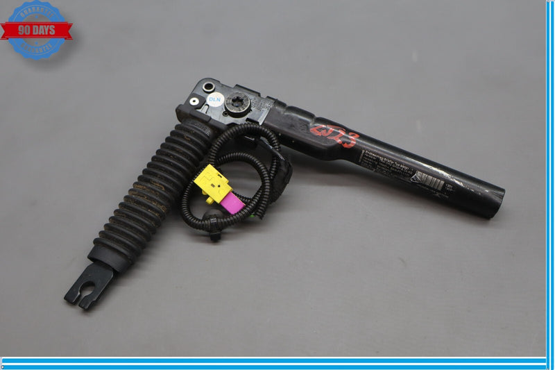 Load image into Gallery viewer, 11-16 Hyundai Equus Front Left Driver Side Seat Belt 888313N50 Oem
