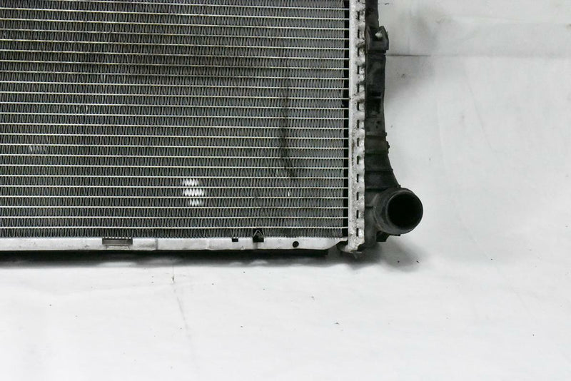 Load image into Gallery viewer, 07-10 AUDI Q7 Engine Cooling Radiator OEM 7L6121253K       
