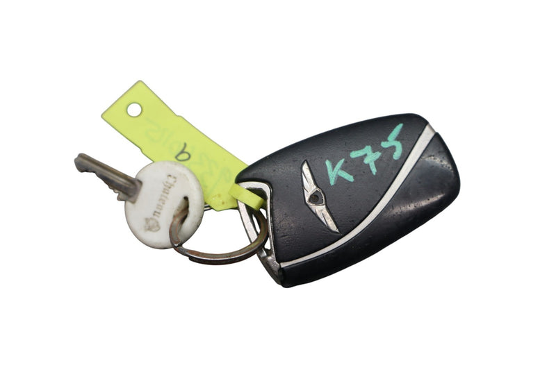 Load image into Gallery viewer, 15-16 Hyundai Genesis Smart Keyless Proximity Remote Fob 4-Button 95440B1210 Oem
