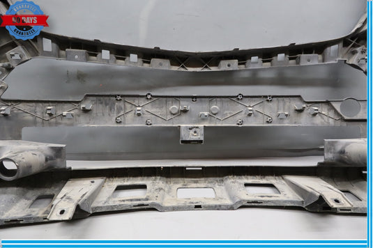 13-19 Mercedes  X166 GL450 GL550 Front Bumper Upper Grille Center Bracket Oem