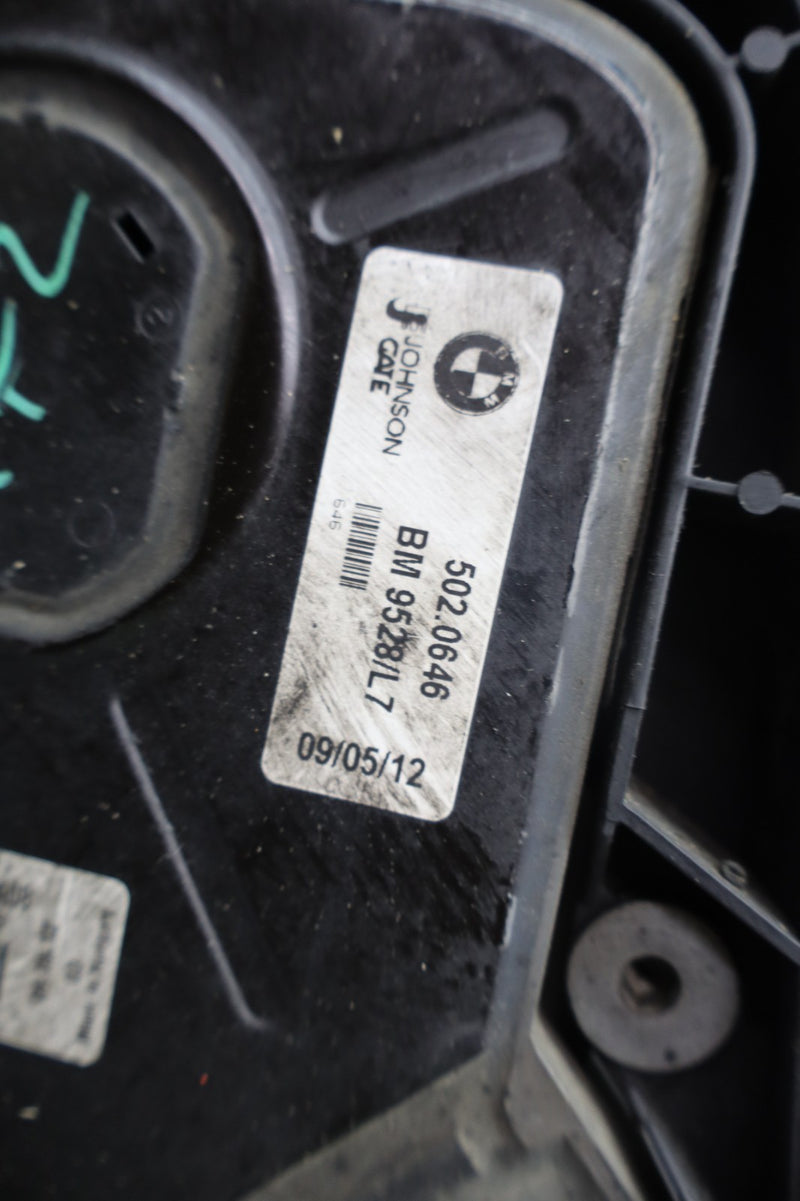 Load image into Gallery viewer, 12-18 BMW 320i 328i F30 Front Radiator Cooling Fan Shroud Assembly 7640511 Oem
