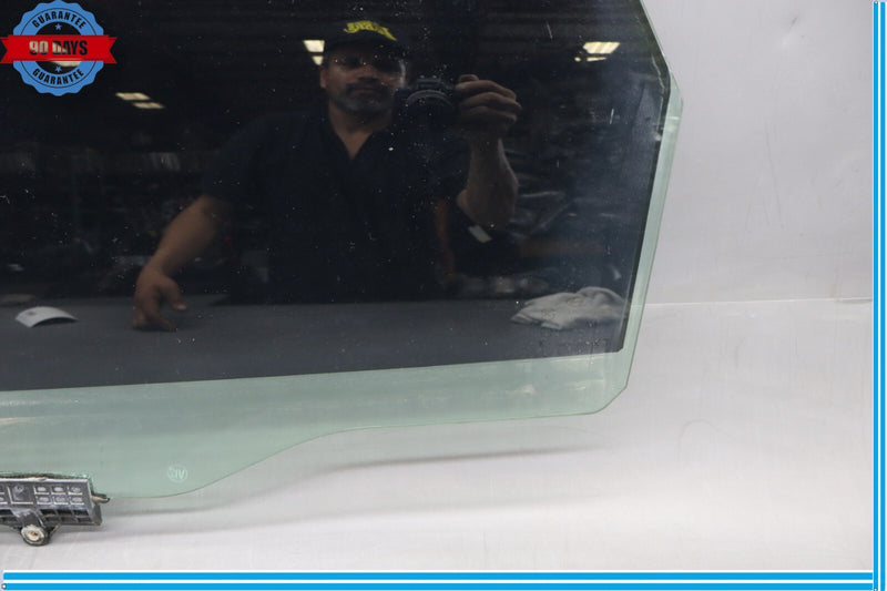 Load image into Gallery viewer, 11-16 Hyundai Equus Rear Left Driver Side Door Window Auto Glass Panel Oem
