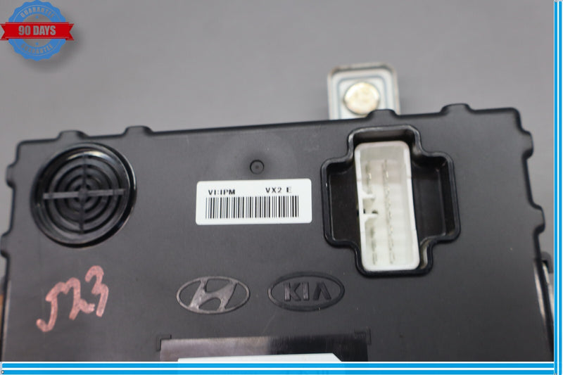 Load image into Gallery viewer, 11-13 Hyundai Equus SIG Body Control Module BCM Unit 95400-3N101 Oem
