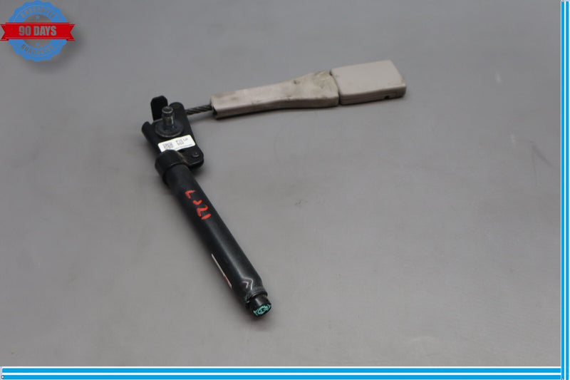 Load image into Gallery viewer, 15-20 Hyundai Genesis Front Left Side Seat Belt Seatbelt Buckle Oem
