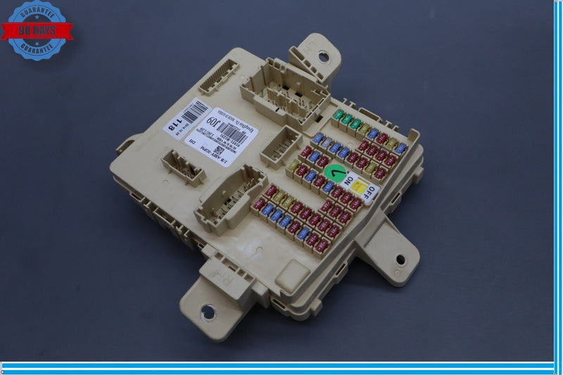 Load image into Gallery viewer, 2015 Hyundai Genesis SIG Dash Fuse Relay Junction Box Fusebox Block Oem
