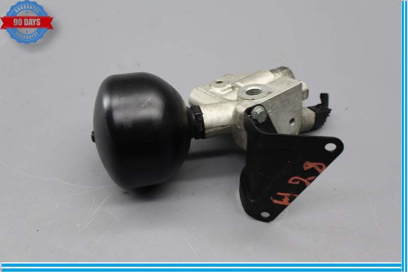 Load image into Gallery viewer, 00-06 Mercedes R230 SL500 Pressure Relief Valve ABC Hydraulic Suspension Oem
