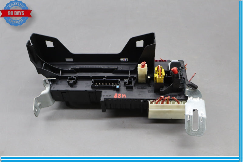 Load image into Gallery viewer, 10-18 Mercedes W218 CLS550 E350 E400 Rear SAM Fuse Box Relay Control Oem
