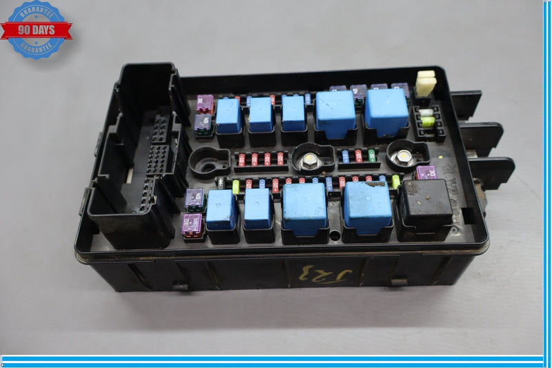 Load image into Gallery viewer, 12-16 Hyundai Genesis Equus Main Engine Fuse Box Junction Relay 91950-3M173 Oem
