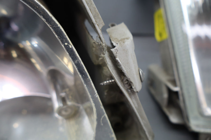 Load image into Gallery viewer, 90-95 Mercedes R129 320SL SL500 Front Right Side Headlamp Light Lamp *DAMAGED*
